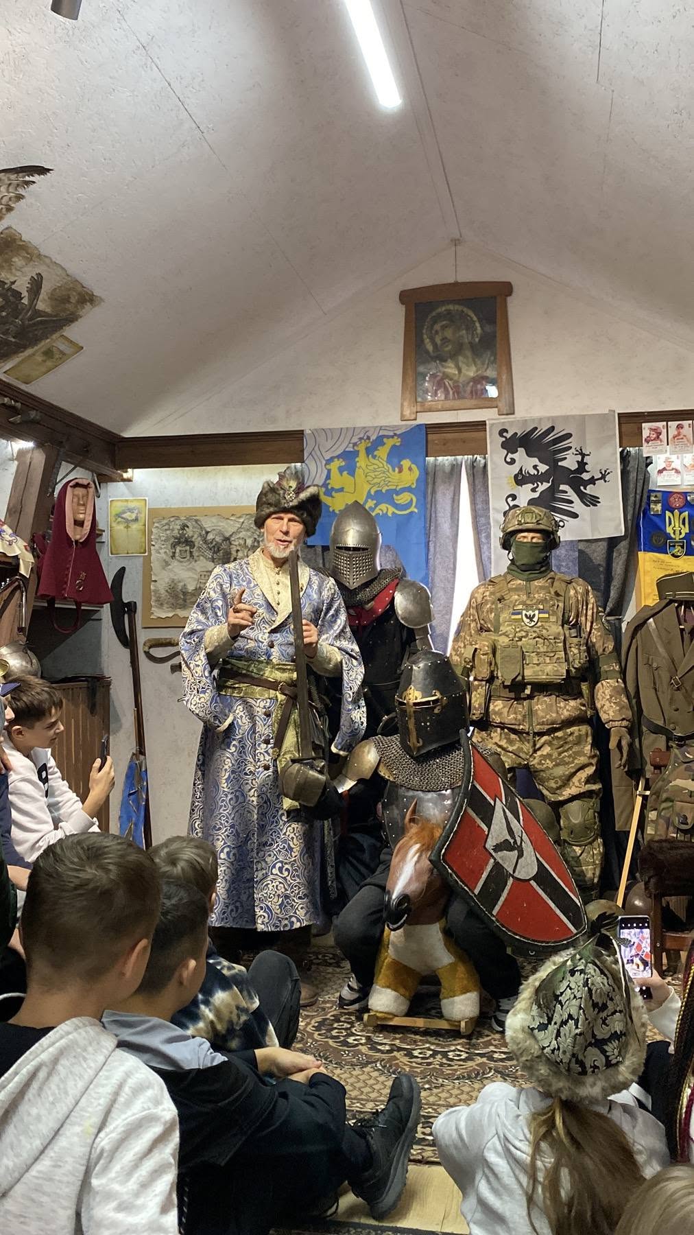 Ігор Гаврилюк серед експонатів і відвідувачів музею